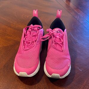Nike Kids Sneakers in Vibrant Pink